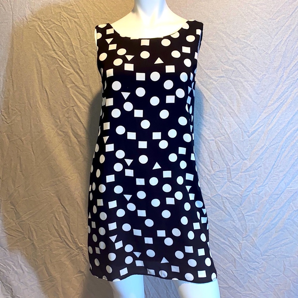Karlie size small dress with shapes & bow on back